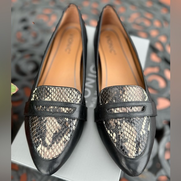 Vionic Shoes - 👁️‍🗨️Vionic Savannah Black Snake Skin Slip-On Leather Penny Loafers. Size 9